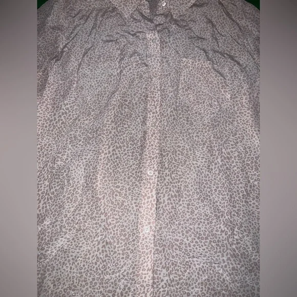 Rails Kate 100% Silk Animal Print Patterned Button-Down Shirt size Large- Flaw - Picture 5 of 12